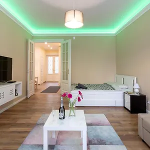  Apartment And Cozy Next To The Parliament Hungary