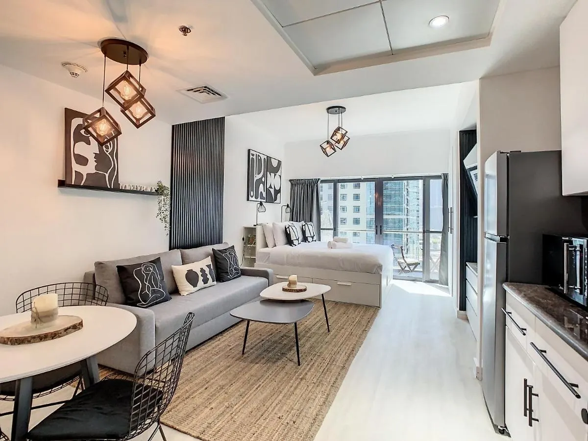 Luxury Modern Studio In Jlt With Amazing View & Rooftop Pool - Sleeps 3 Dubai