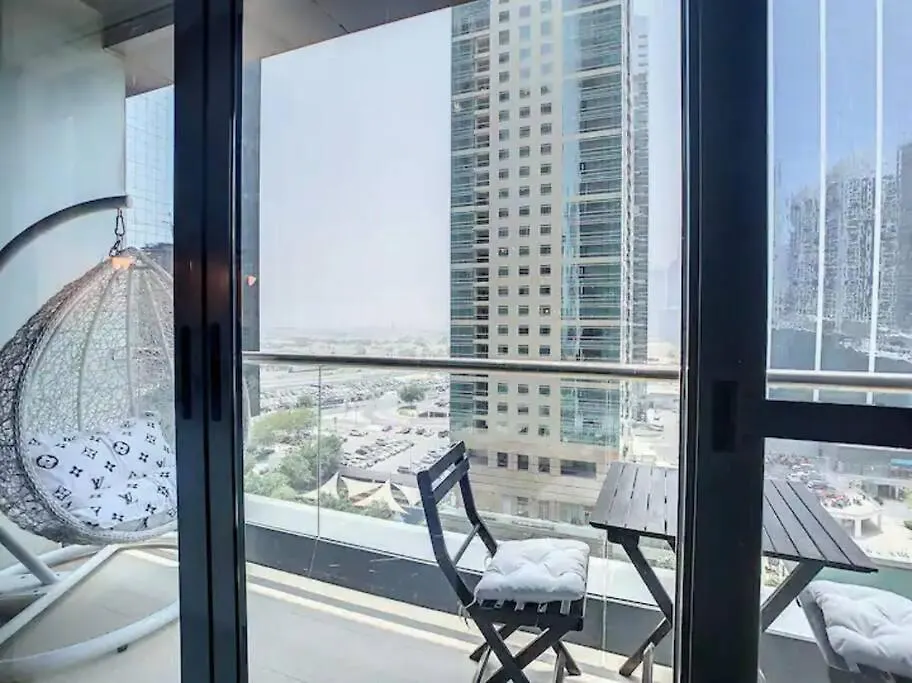 Luxury Modern Studio In Jlt With Amazing View & Rooftop Pool - Sleeps 3 Дубай Апартаменты