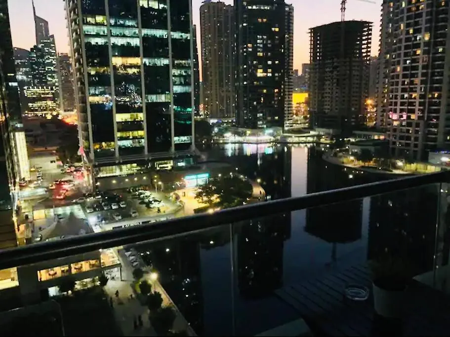 Apartment Luxury Modern Studio In Jlt With Amazing View & Rooftop Pool - Sleeps 3 Dubai